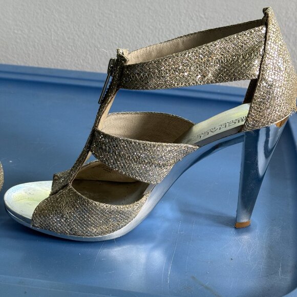 Michael Kors SIlver Berkley T-Strap Sandals size 7 1/2M, Silver Glitter W/Zipper - Picture 6 of 10